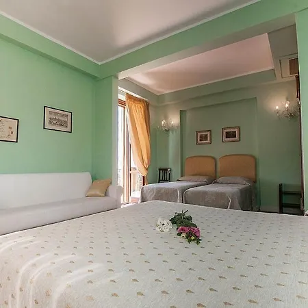 Sleeps 21 Wifi Assisi