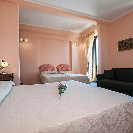 Villa Sleeps 21 Wifi